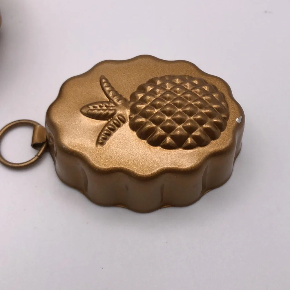 Williams Sonoma this scalloped